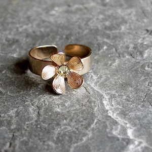 Anillo de niña de las flores, regalo para ella, anillo ajustable, anillo de flor de oro, anillo de cristal de Swarovski, anillo de dama de honor, fiesta de bodas, joyería de boda,