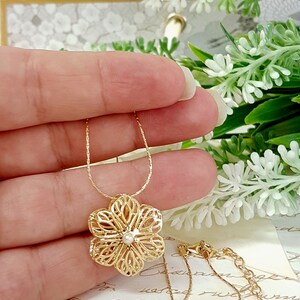 Flower Necklace, Gold Flower Necklace, Gold Necklace, Dainty Necklace, Flower Pendant Necklace, Gold flower Necklace with fresh water pearl image 2