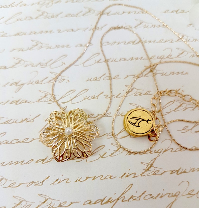 Flower Necklace, Gold Flower Necklace, Gold Necklace, Dainty Necklace, Flower Pendant Necklace, Gold flower Necklace with fresh water pearl image 6