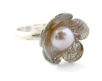 Sterling Silver Pearl Ring, Flower silver ring, Floral Silver Ring, Silver Cocktail Ring, June Birthstone Ring, Birthstone Jewelry, For Her
