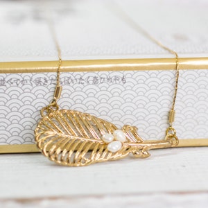 Gift For Women, Gold Pearls Necklace, Pearl Peacock Feather Necklace, Delicate Necklace, Wedding Jewelry, Feather Jewelry, Bridal Necklace