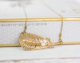 Regalo per donna, collana di perle dorate, collana di piume di pavone di perle, collana delicata, gioielli da sposa, gioielli di piume, collana da sposa