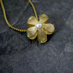 Wedding Flower Girl Necklace, Gold Flower Pendant Necklace, Gold White Lily Necklace, Pearl Flower Necklace, Women&#39;s Gift, Floral Jewelry