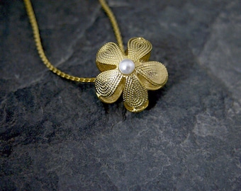 Wedding Flower Girl Necklace, Gold Flower Pendant Necklace, Gold White Lily Necklace, Pearl Flower Necklace, Women's Gift, Floral Jewelry