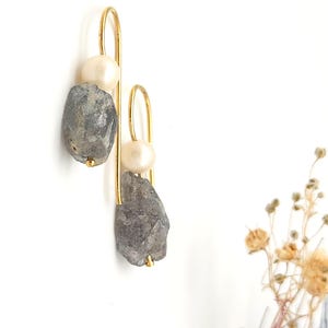 Labradorite Earrings, Pearl Earrings, Raw Gemstone Earrings, Crystal Earrings, Gold Drop Dangle Earrings, Labradorite and Pearl Earrings