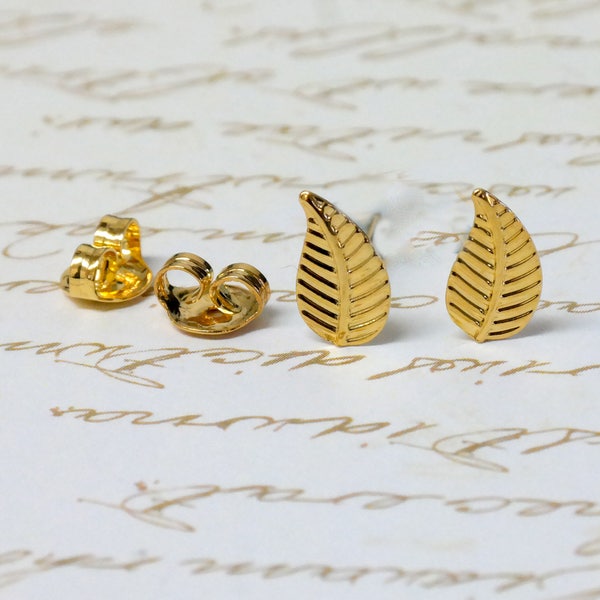Bladgouden oorknopjes, cadeau voor haar Gouden oorknopjes Natuuroorbellen Bladgouden bruiloftoorbellen Bruiloftssieraden Bruidsoorbellen Bladsieraden