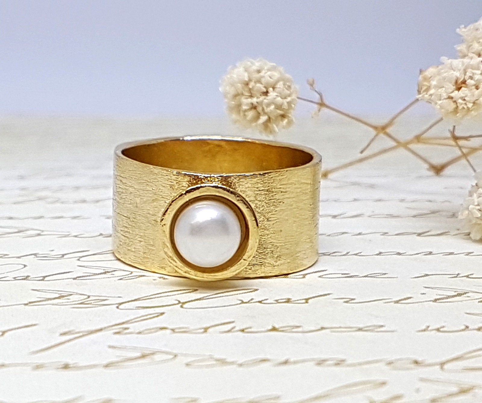 Pearl ring gold band outlet