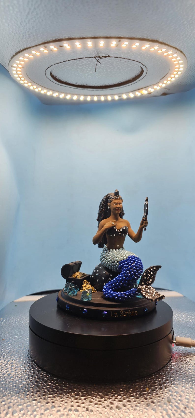 Statyett Vaudou de la Sirène Sculpture en Résine Peinte à la Main. bild 1