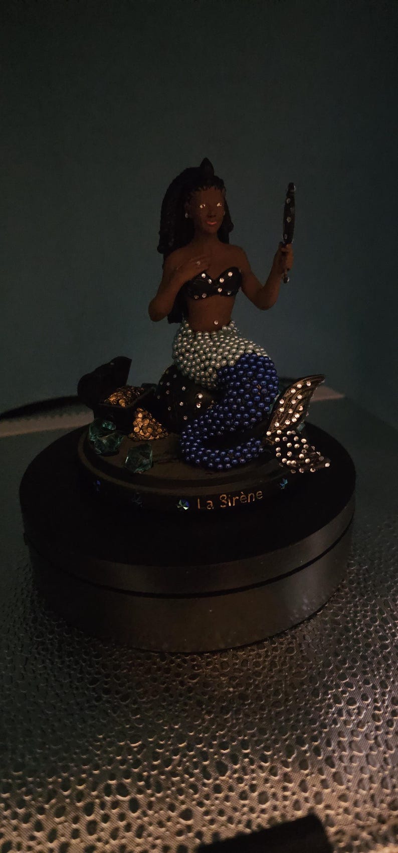Statyett Vaudou de la Sirène Sculpture en Résine Peinte à la Main. bild 7