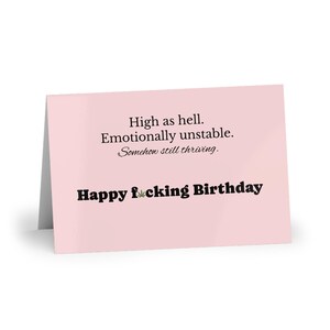 Élevée comme l'enfer, émotionnellement instable, d'une manière ou d'une autre, toujours aussi florissante, carte d'anniversaire pour les femmes stoner
