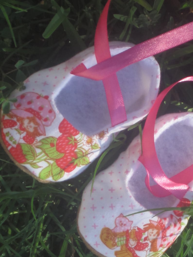 Strawberry Shortcake baby girl shoes made of vintage fabric | Etsy