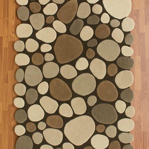 Handmade Wool Tufted Rug: Multicolored Stone Design, Irregular Shape