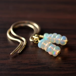 Véritable opale boucles d’oreilles, boucles d’oreilles or, bijoux Opale, bijoux de naissance, cadeau d’anniversaire pour elle, bijoux en argent sterling or, fait sur commande