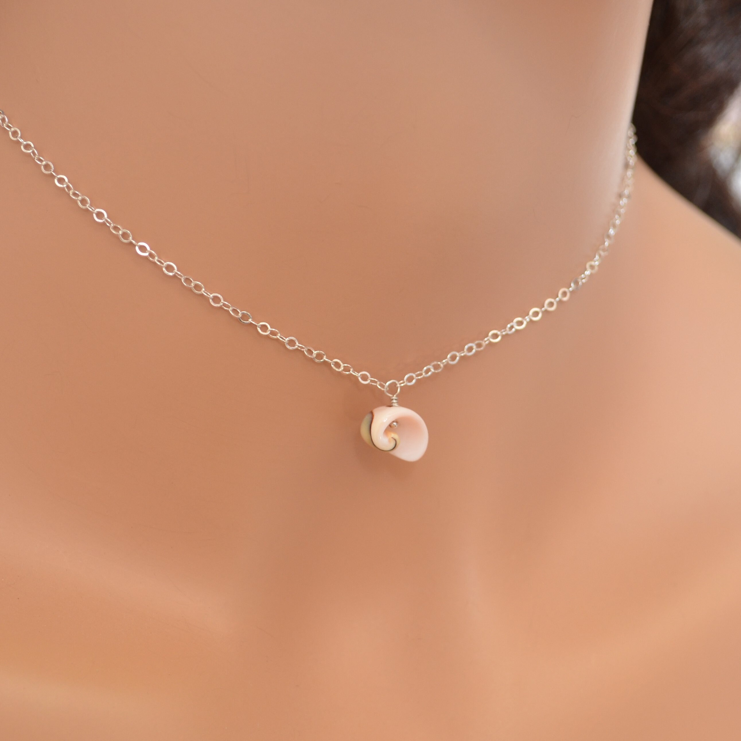 Tiny shop shell choker