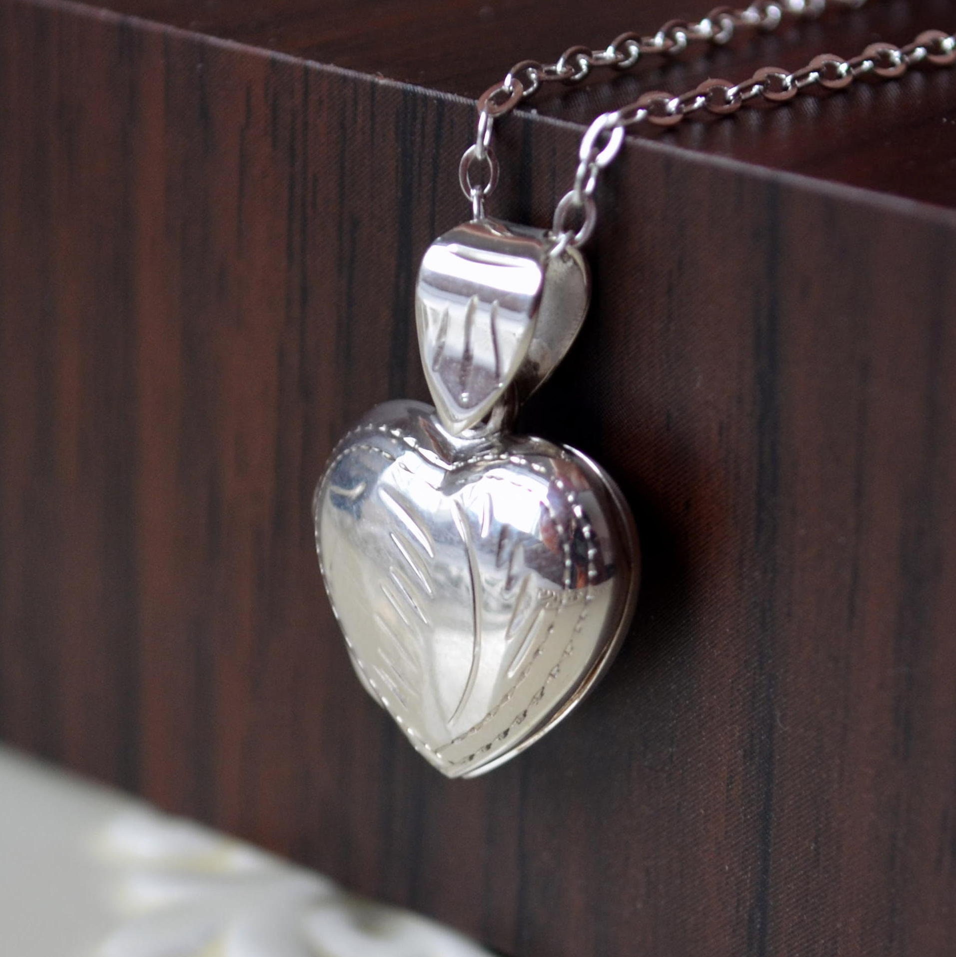Heart shaped locket silver discount