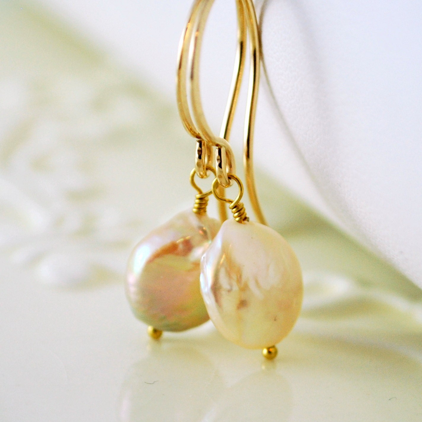 Orecchini Pendenti In Oro Riempito Con Perle D'Acqua Dolce A Forma Di Moneta 11 Mm - Eleganti E Ipoallergenici - Lunghezza 2,5 Cm - 4