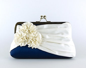 Pochette de mariage en soie roses en bleu marine et ivoire