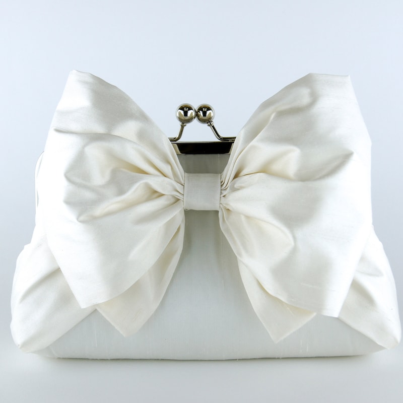 Pearl Bow Clutch main image 1