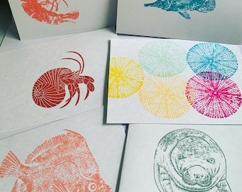 Tarjetas de notas en blanco con estampado a mano de vida marina, manatí, jabalí, camarón, erizo de mar, mariposa, pez, cangrejo ermitaño, 6 unidades