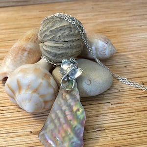 Rippled Mother of Pearl Stingray Necklace