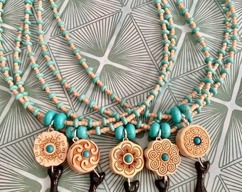 Collar minimalista de cuentas de tiburón ballena negro mate estilo bohemio inspirado en Bali, amante del océano y la vida marina