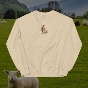 God herde broderad rund hals | Kristen troströja | Mjuk och mysig tröja Sand