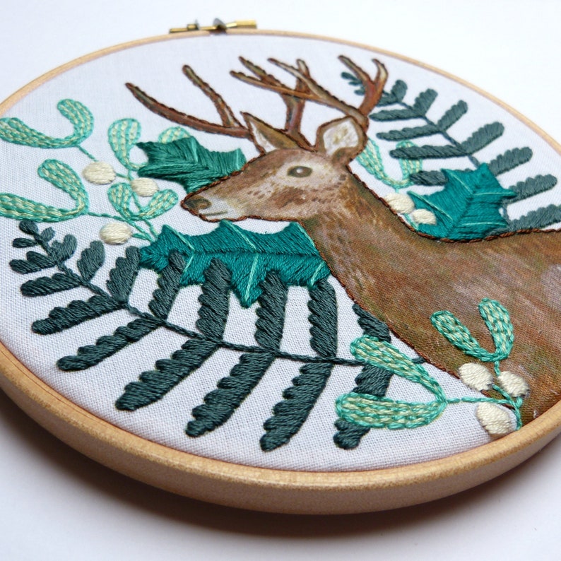 Craft kit Woodland Deer Christmas Botanical design Hoop art Winter decor Winter greens Embroidery Kit Holly Fern DIY gift Mistletoe