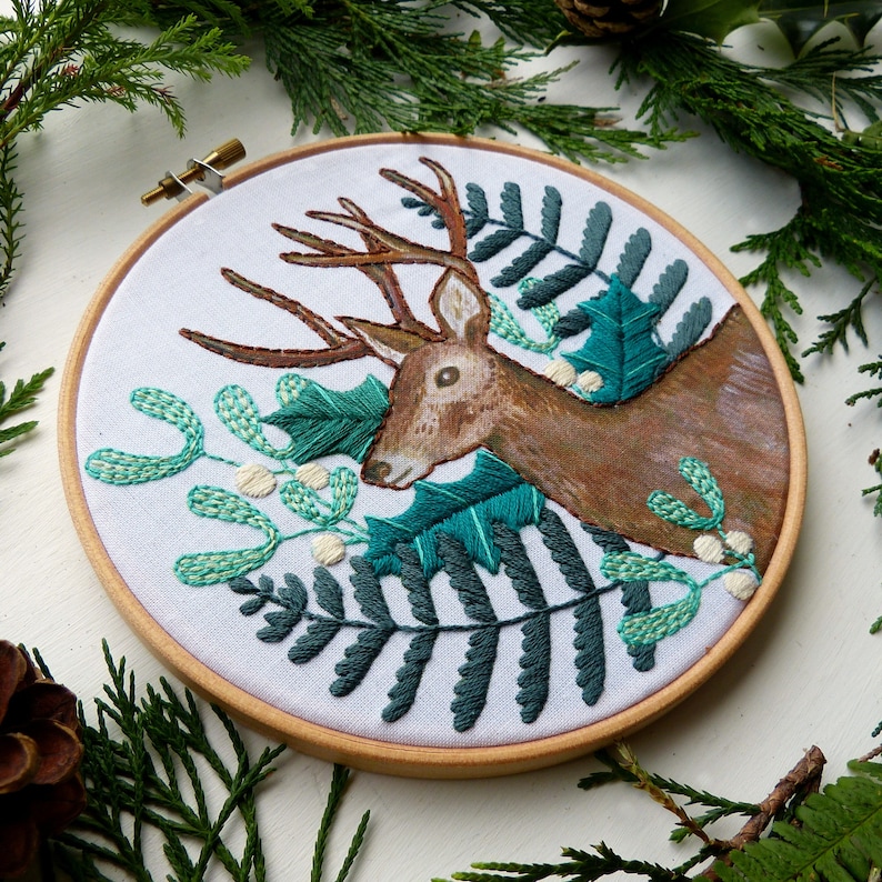 Craft kit Woodland Deer Christmas Botanical design Hoop art Winter decor Winter greens Embroidery Kit Holly Fern DIY gift Mistletoe