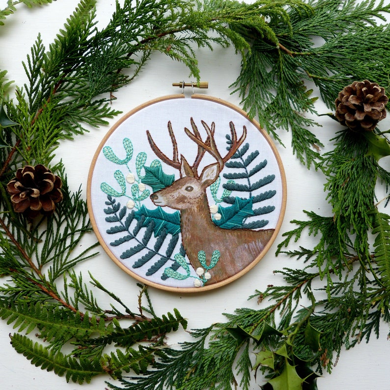 Craft kit Woodland Deer Christmas Botanical design Hoop art Winter decor Winter greens Embroidery Kit Holly Fern DIY gift Mistletoe