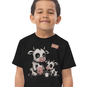 幼児用Tシャツ - 不気味でキュートなブードゥー牛のミルク幼児用Tシャツ - 柔らかい黒のコットンにゴシックな農場の動物Tシャツ