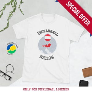 Chemise nation de pickleball avec carte de l'Autriche sur le monde | -shirt de pickleball autrichien | T-shirt blanc unisexe | Cadeau joueur international