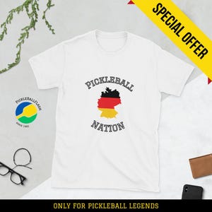 Chemise nation pickleball avec carte de l'Allemagne sur le monde | -shirt allemand de pickleball | T-shirt blanc unisexe | Cadeau joueur international