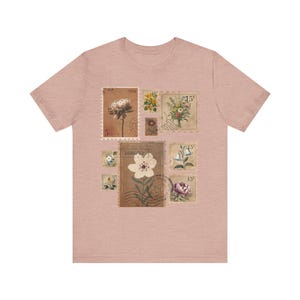 Vintage Blumen Stempel T-Shirt, Vintage Postkarte Blumen Briefmarken T-Shirt | Retro botanisches T-Shirt | Weiches ästhetisches Natur-Shirt | Snail Mail Liebhaber Geschenk