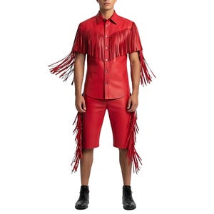 Rood leren shirt en short met franjes | Westernfestivaloutfit voor heren