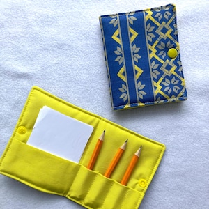 Ukrainisch inspirierte Buntstift Geldbeutel, bereit zu versenden