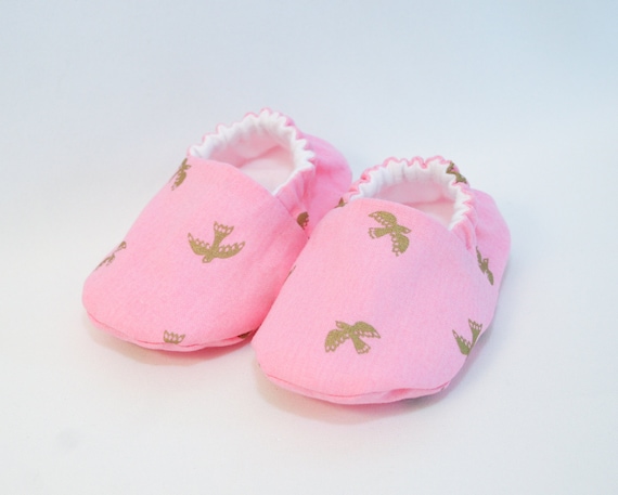 pink and gold baby shoes