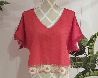 éco FREESPIRIT Top Gypsy flow | Oeillets en coton rouge avec lin floral + dentelle | Taille unique, bohème chic, minimal, tunique courte, bio, artisanal