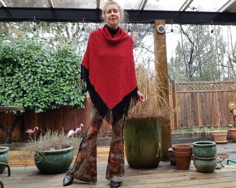 öko Kragen Poncho | Rote Blumenstretch-Spitze + Schwarze Fransen | Einheitsgröße | Unikat, handgemacht, Boho, romantisch, vertuschen, Valentinstag