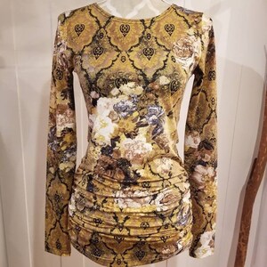 Haut à manches longues à motif floral Art Déco : maille froncée rose dorée, taille M