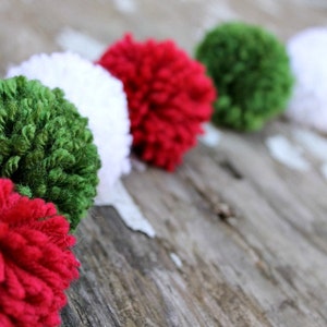 Red Pom Pom Garland – Staxx