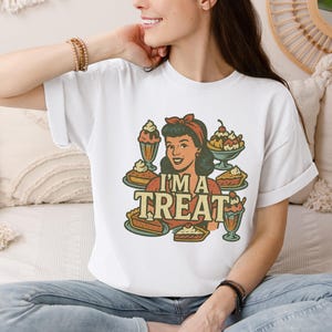 I&#39;m a Treat, Vintage Dessert Lover T-shirt, Foodie Gift, Retro Style Shirt, Unisex Apparel, Comfort Colors, Funny T-Shirt