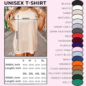 Puede incluir: Una camiseta unisex beige con medidas en pulgadas. La imagen muestra una variedad de colores, incluyendo negro, blanco, rojo y azul marino. Las tallas de camiseta van de la S a la 5XL, con medidas de ancho y largo.