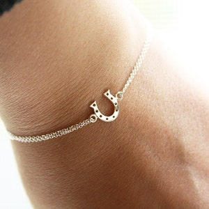 Lucky Horseshoe Armband, Afstudeercadeau, Sterling Zilver, Hoefijzerketting, Hoefijzer Enkelbandje, Vriendschapsarmband, Sierlijke Bedelarmband afbeelding 1