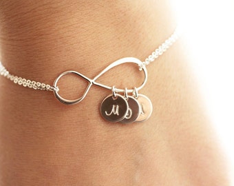 Bracelet Infinity personnalisé, Bracelet initial, Bracelet personnalisé, Bracelet Infinity en argent sterling, Bracelet mère, Cadeau pour elle