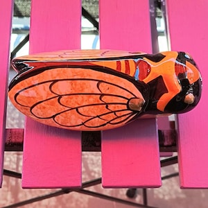 Jarrón cigarra de cerámica vintage Vallauris de 19 cm, con bolsillo de pared de cerámica francesa, color naranja y negro, de mediados de siglo, coleccionable, decoración provenzal firmada.