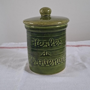 Vintage französisches Steingut-Kräutergefäß mit Deckel – Grün glasierte Steingutkeramik – Rustikale Landhausküchendekoration – Hergestellt in Frankreich