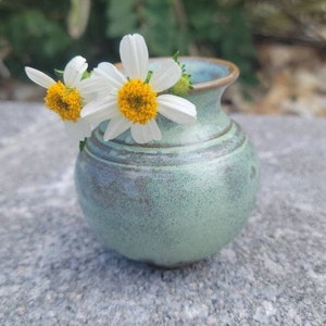 Miniature Mommy Pot Vase Dandelion Flower Pottery - Keepsake Baby Shower Gift for New Mother To Be - Green