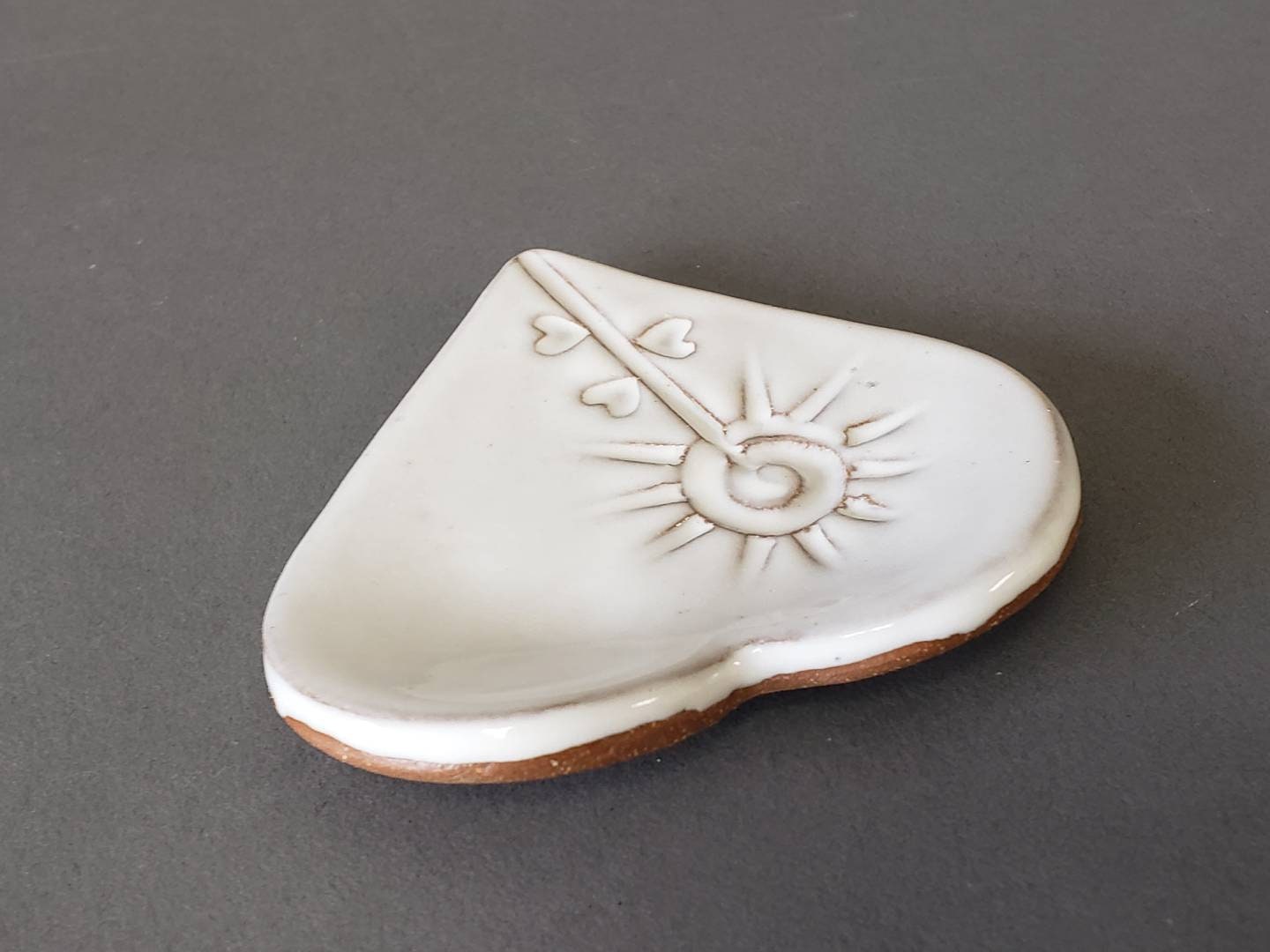 Porte-cuillère En Céramique Blanche Avec Soucoupe En Bois Cœur - Repose-cuillère Déco Ou Bonbonnière