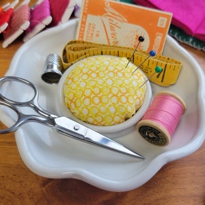 Sew Essentials Floral Flower Petal Sewing Dish Pincushion Needle Bobbin Notions Holder Polka dot Daisy Yellow White Pin Cushion image 1