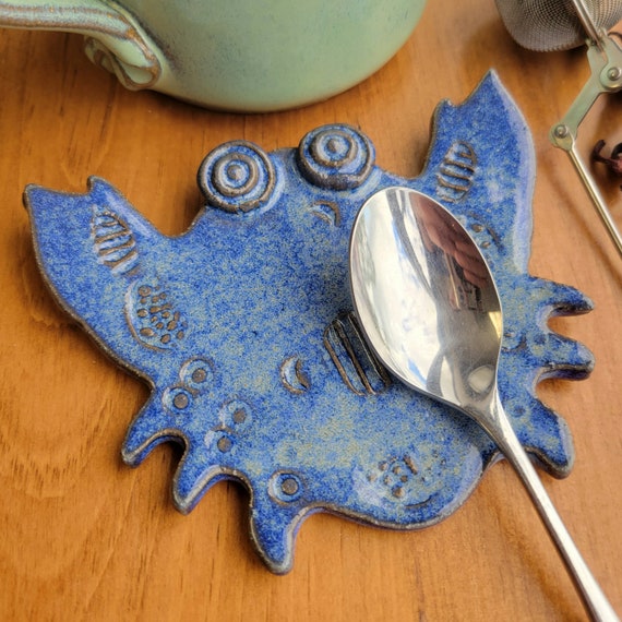 Gary the Crab Petite Spoon Rest in Variegated Blue 